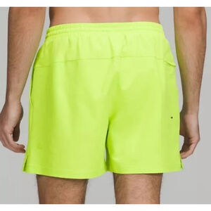 LULULEMON POOL SHORT 5” HIGHLIGHT GREEN COLOR SIZE MEDIUM WAIST 14.5”